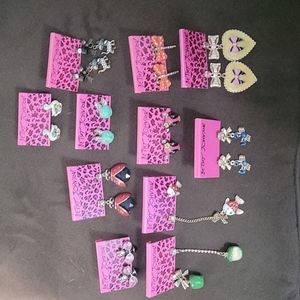 Lot of Betsey Johnson INSPIRED earrings.